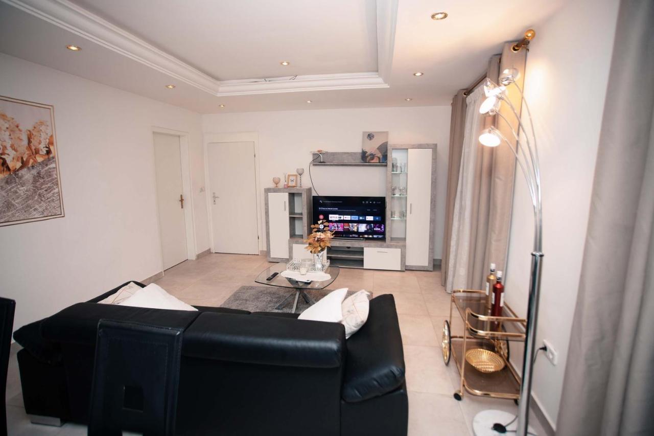 Jq Apartments Аккра Екстер'єр фото
